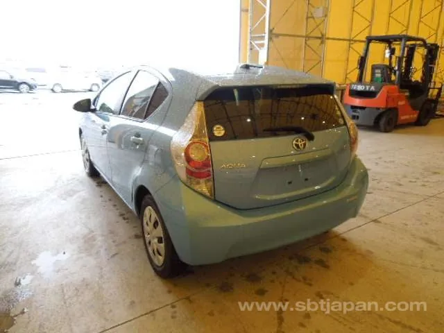 Toyota Aqua 2012 photo 3