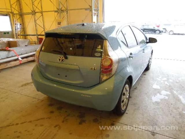 Toyota Aqua 2012 photo 4