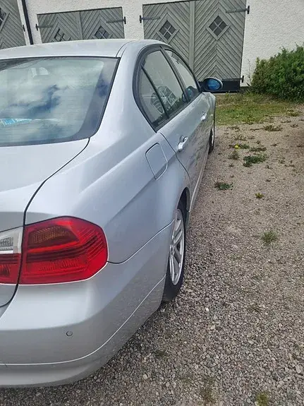 BMW 318D 2008 photo 4