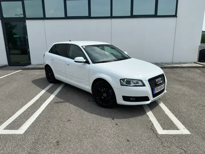 Audi A3 2011 photo 2