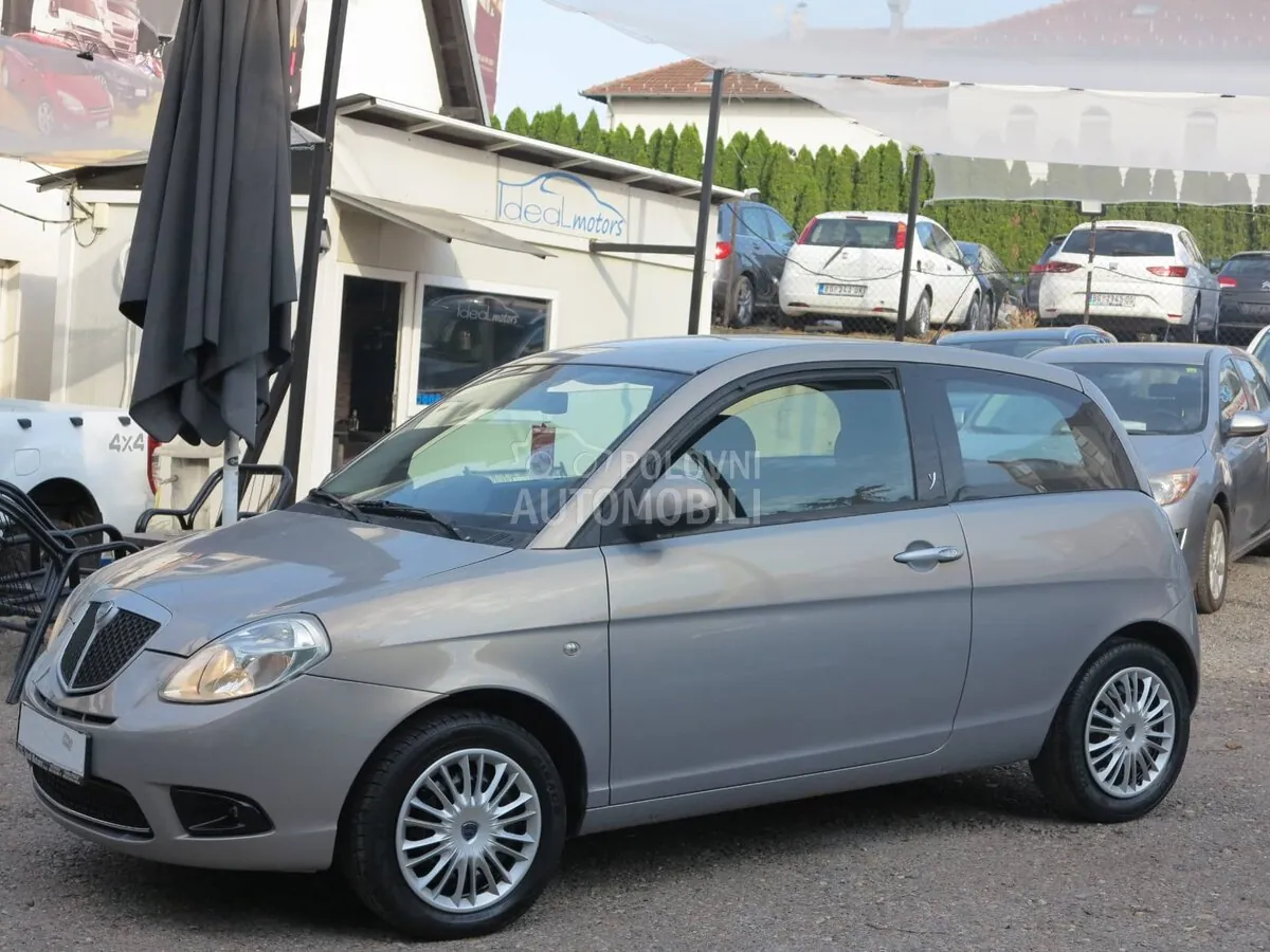 Lancia Ypsilon