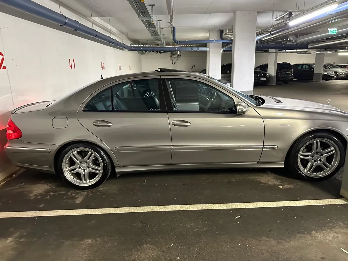 Mercedes-Benz E-Class 2004 photo 3