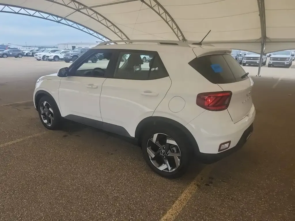 Hyundai Venue 2023 photo 4