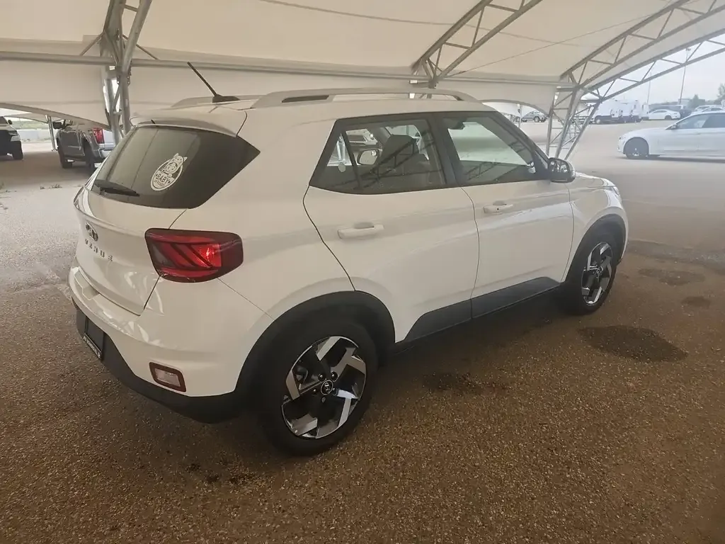 Hyundai Venue 2023 photo 3