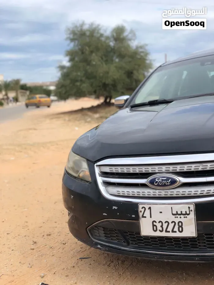 Ford Taurus 2011 photo 2