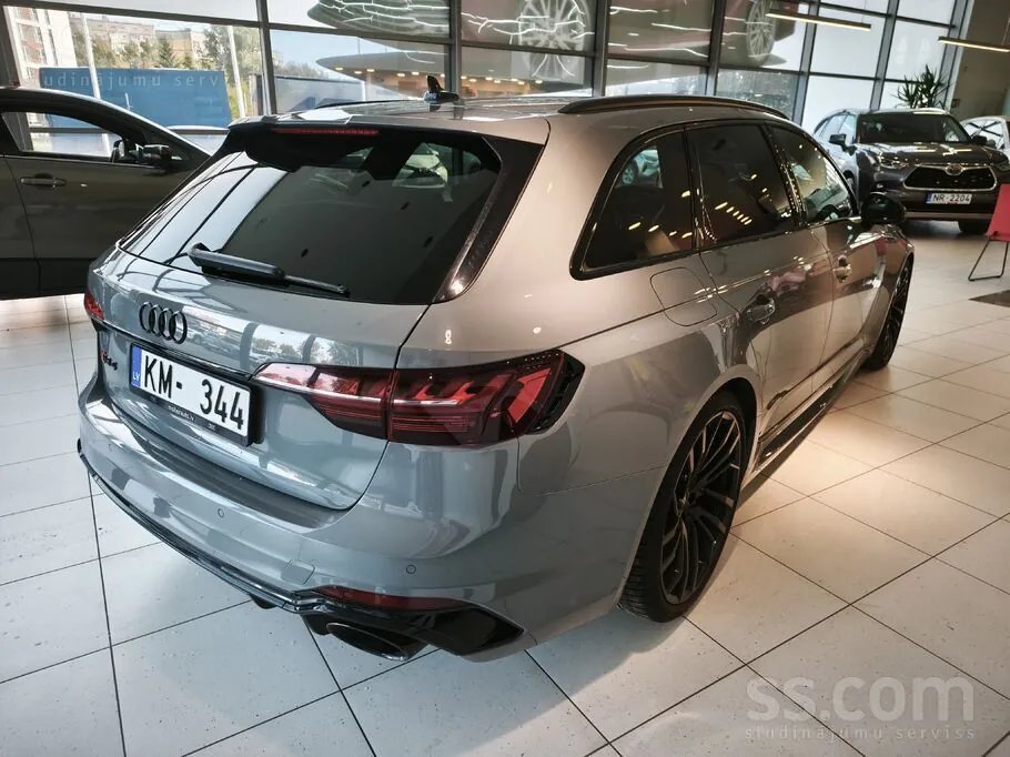 Audi Rs4 Avant 2024 photo 3