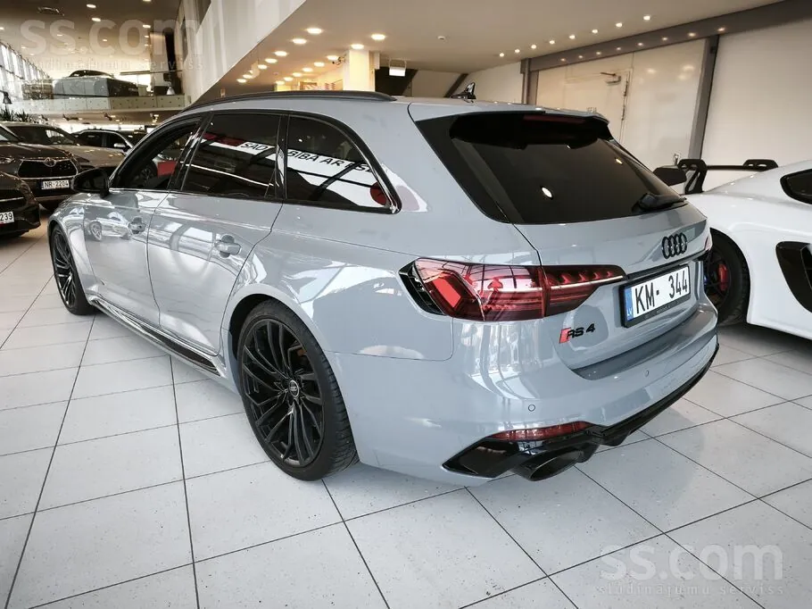 Audi Rs4 Avant 2024 photo 2