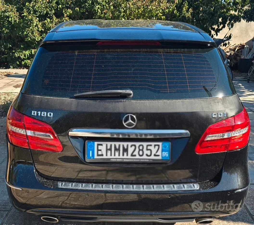 Mercedes-Benz B180 2012 photo 3