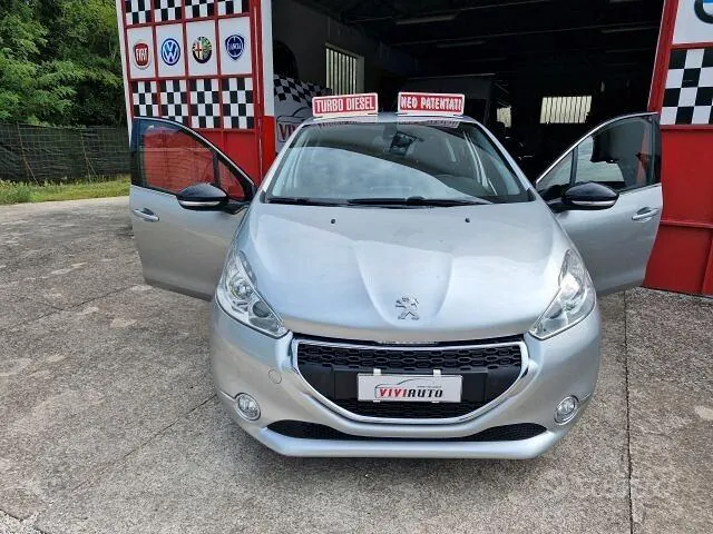 Peugeot 208 2013 photo 2