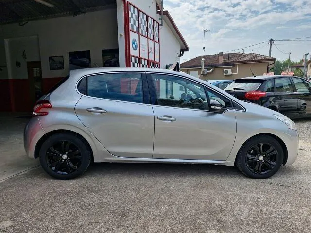 Peugeot 208 2013 photo 4