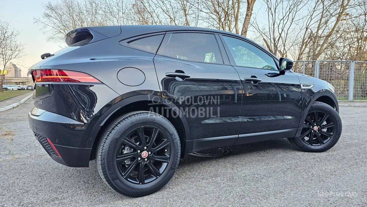 Jaguar E-Pace 2018 photo 4
