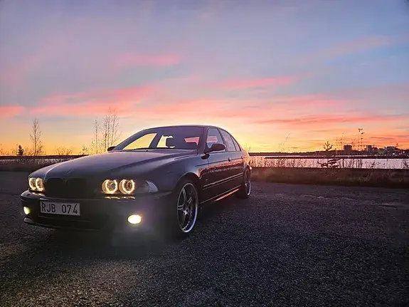 BMW 523I