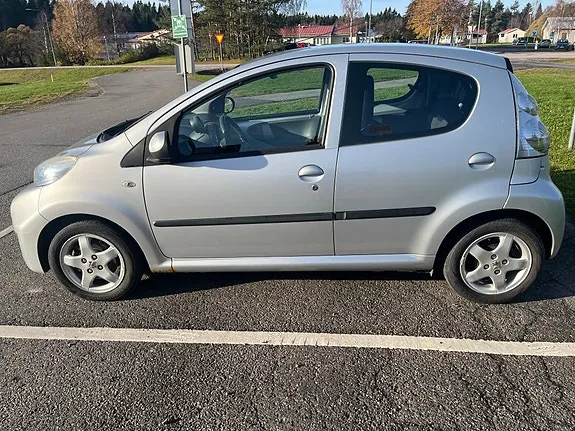 Peugeot 107 2010 photo 3