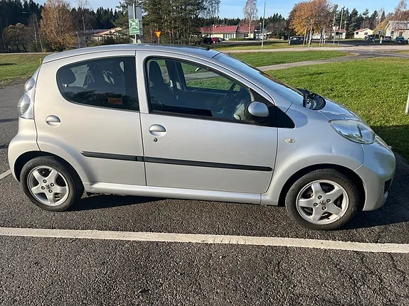 Peugeot 107 2010 photo 4