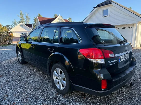 Subaru Outback 2011 photo 3