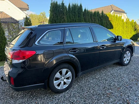 Subaru Outback 2011 photo 5