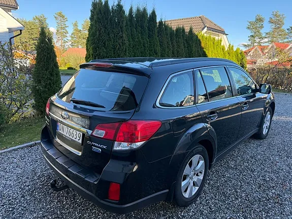 Subaru Outback 2011 photo 4