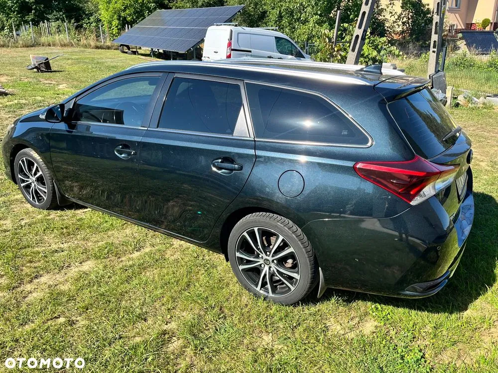 Toyota Auris 2017 photo 3