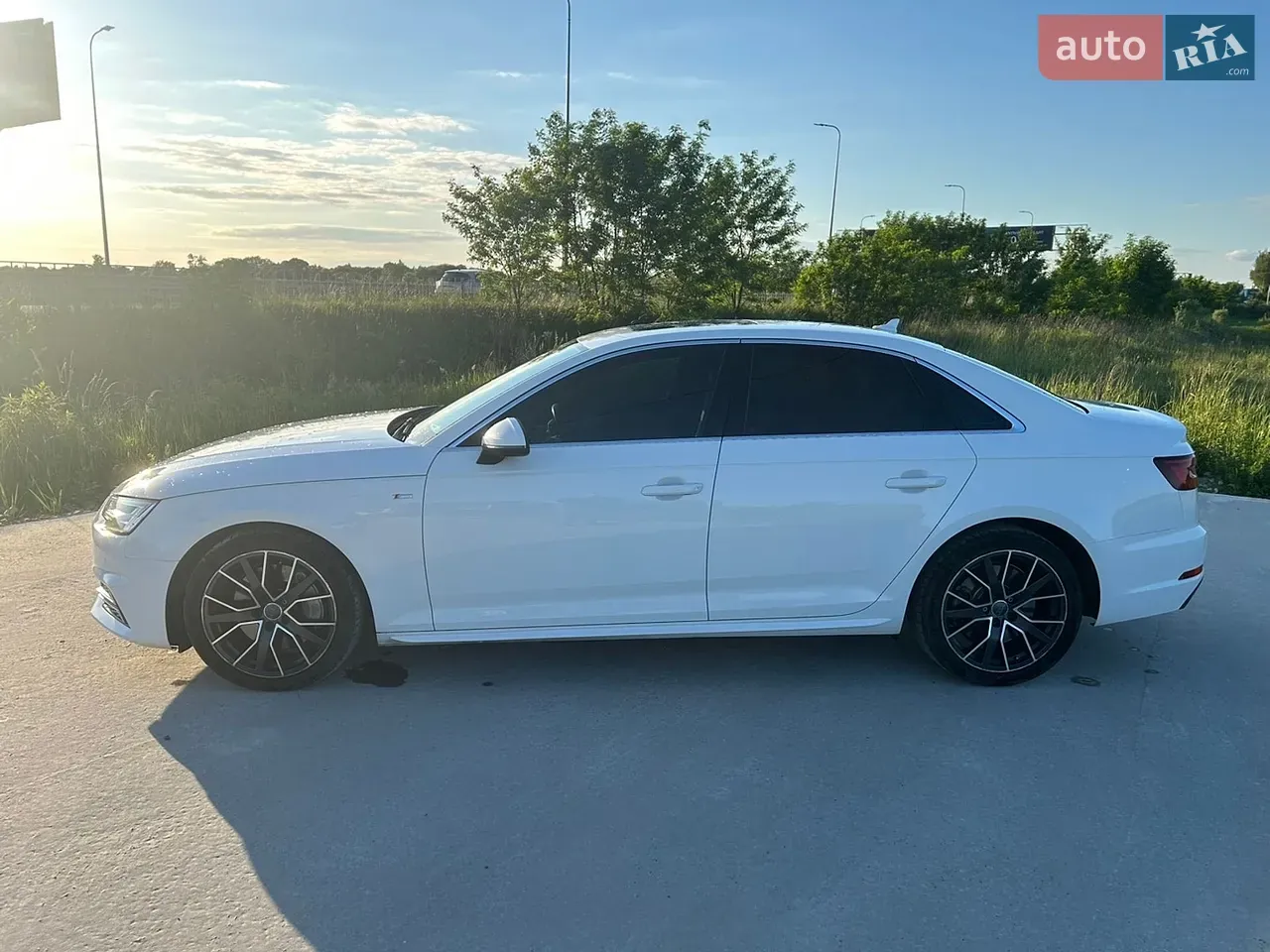 Audi A4 2018 photo 2