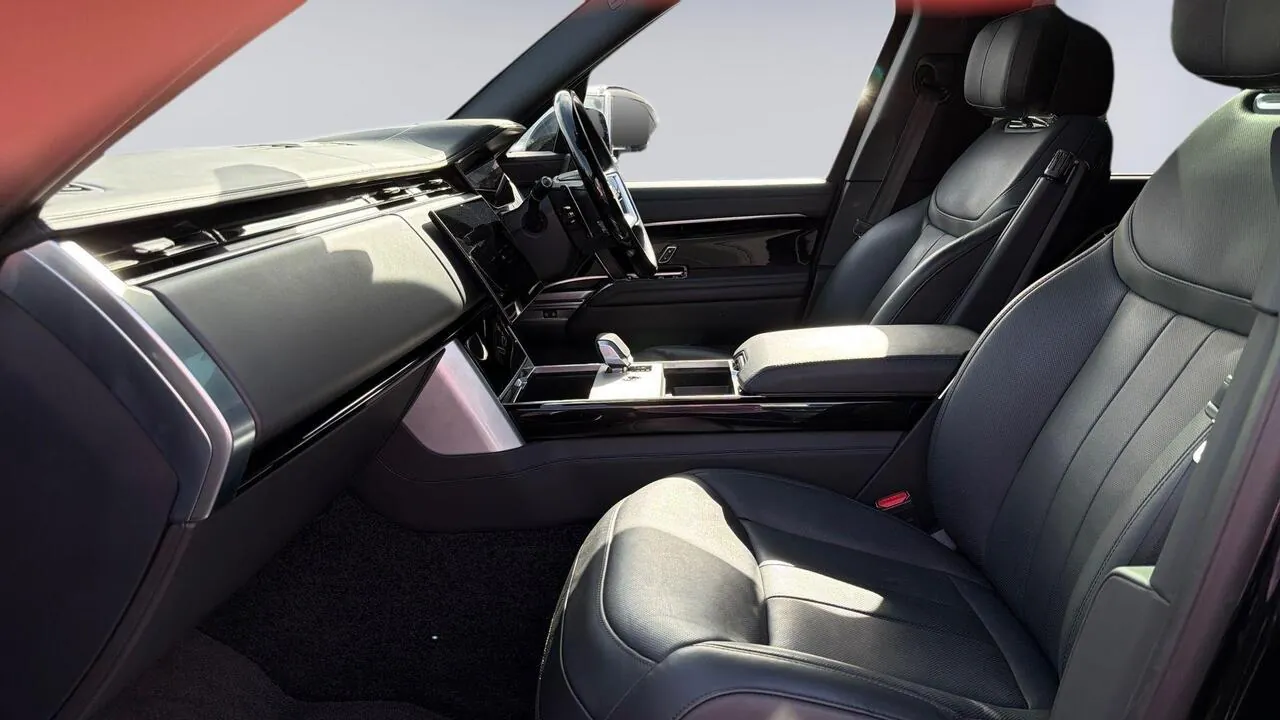 Land Rover Range Rover 2024 photo 3