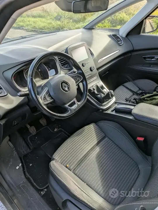 Renault Grand Scenic 2018 photo 4