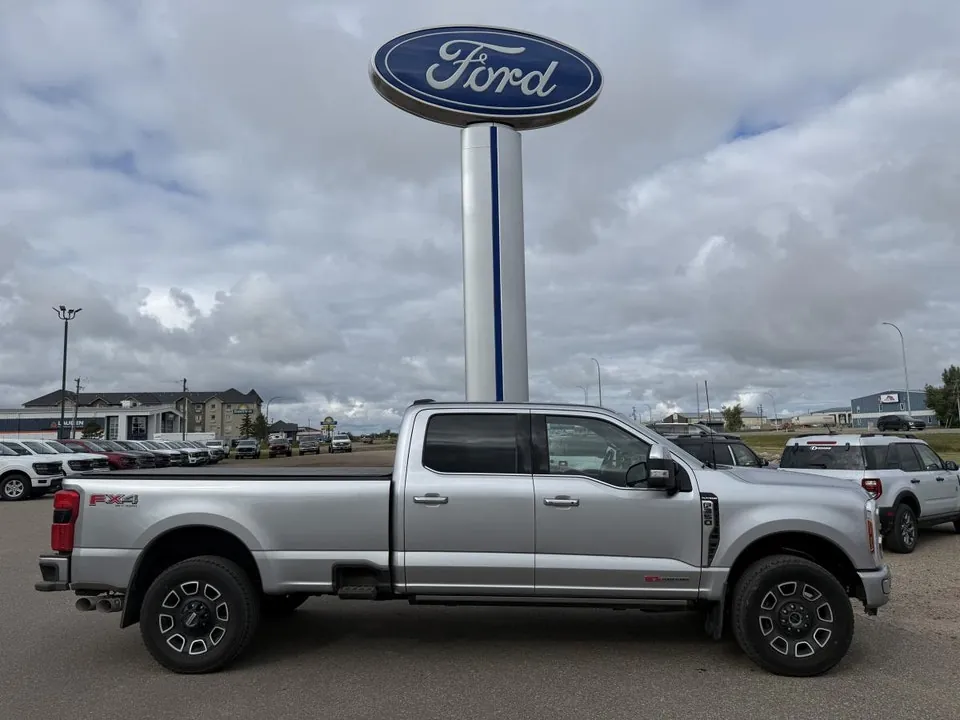 Ford Super Duty F-350 2024 photo 2