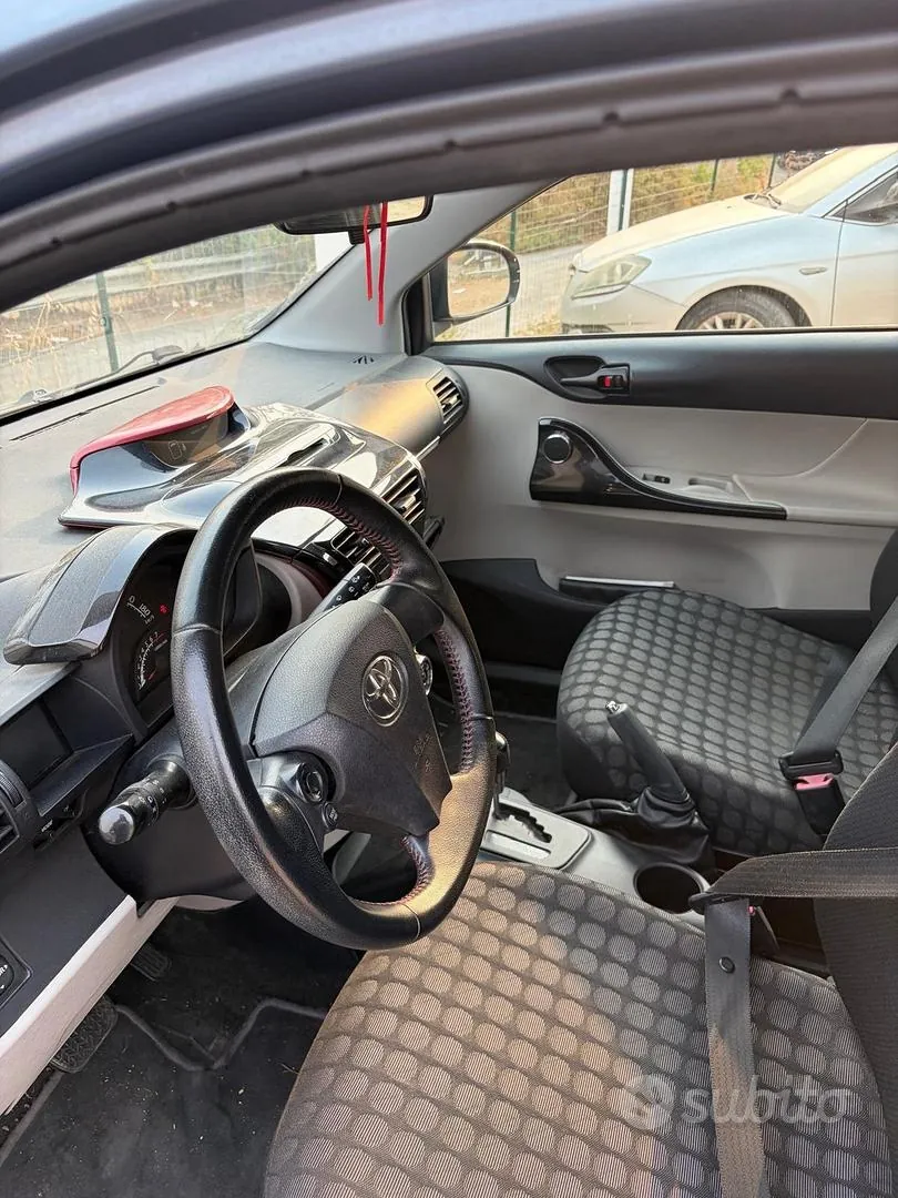 Toyota Iq 2012 photo 3