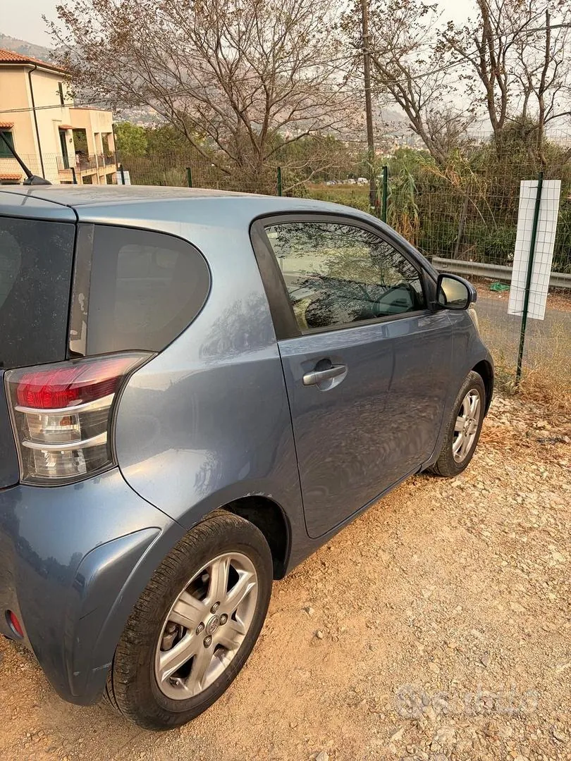 Toyota Iq 2012 photo 2