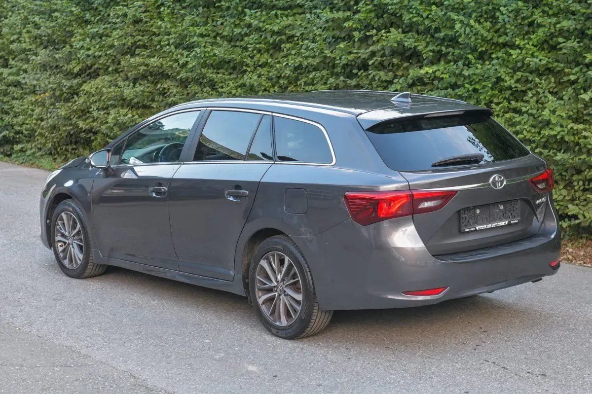 Toyota Avensis 2019 photo 3