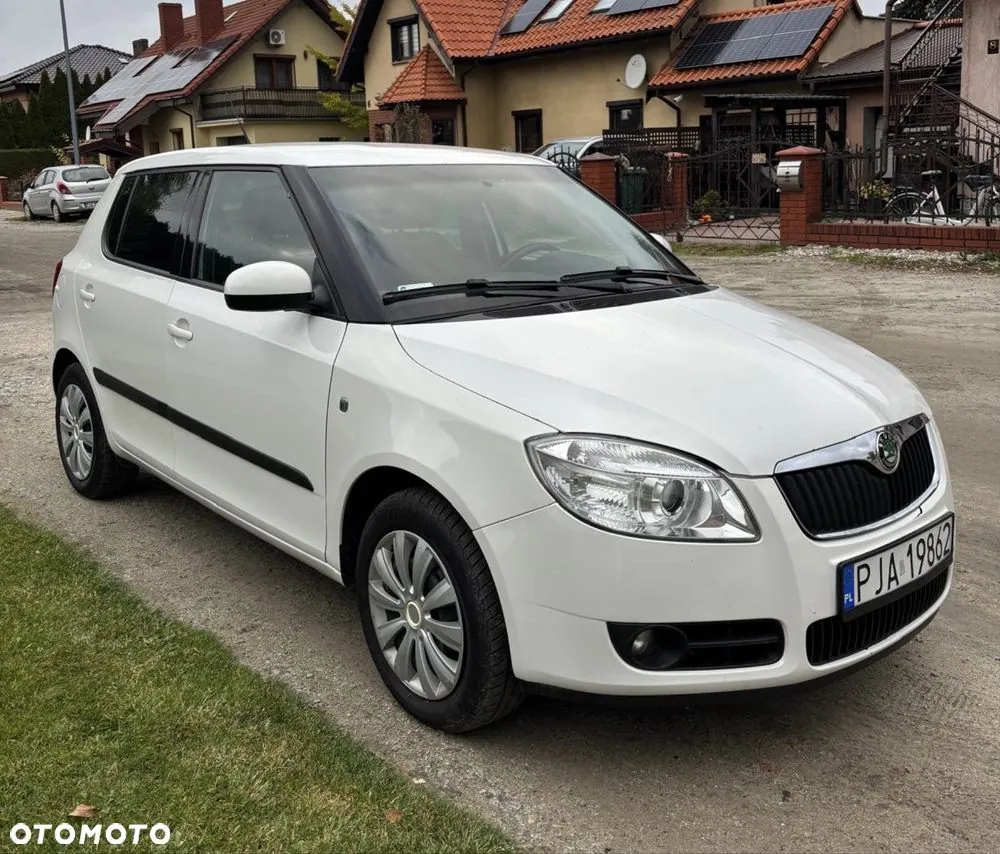 Skoda Fabia 2008 photo 2