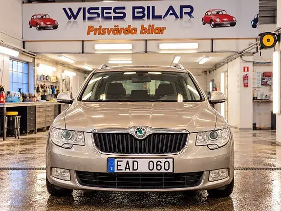 Skoda Superb 2013 photo 2