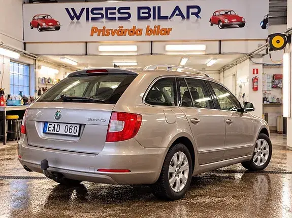 Skoda Superb 2013 photo 4