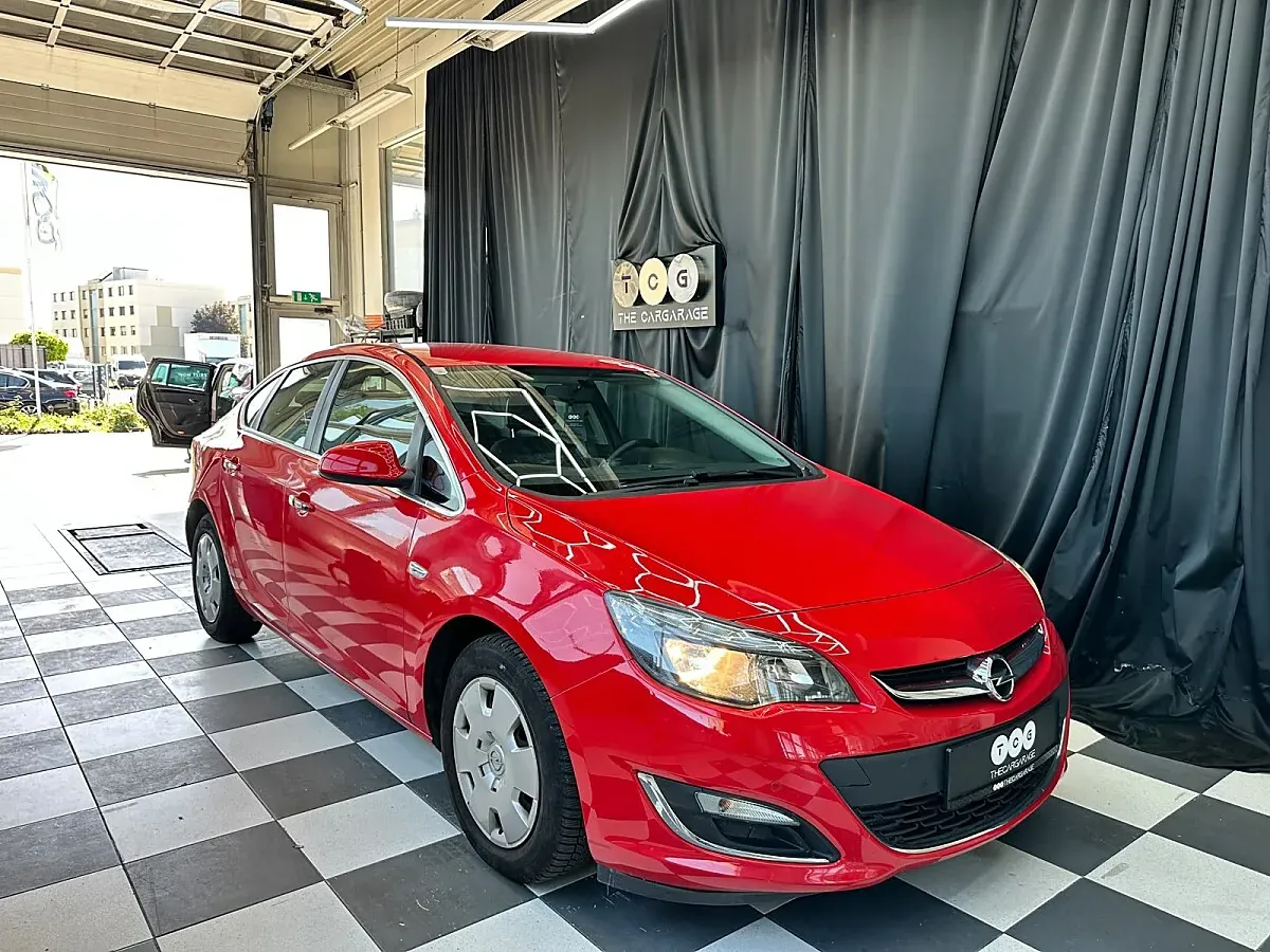 Opel Astra 2013 photo 3