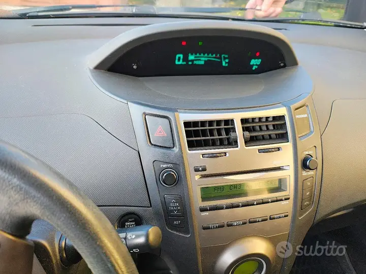 Toyota Yaris 2009 photo 4