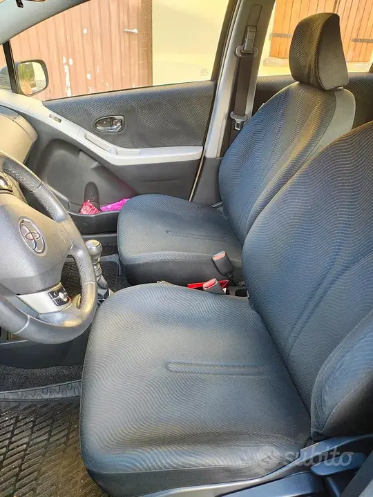 Toyota Yaris 2009 photo 3