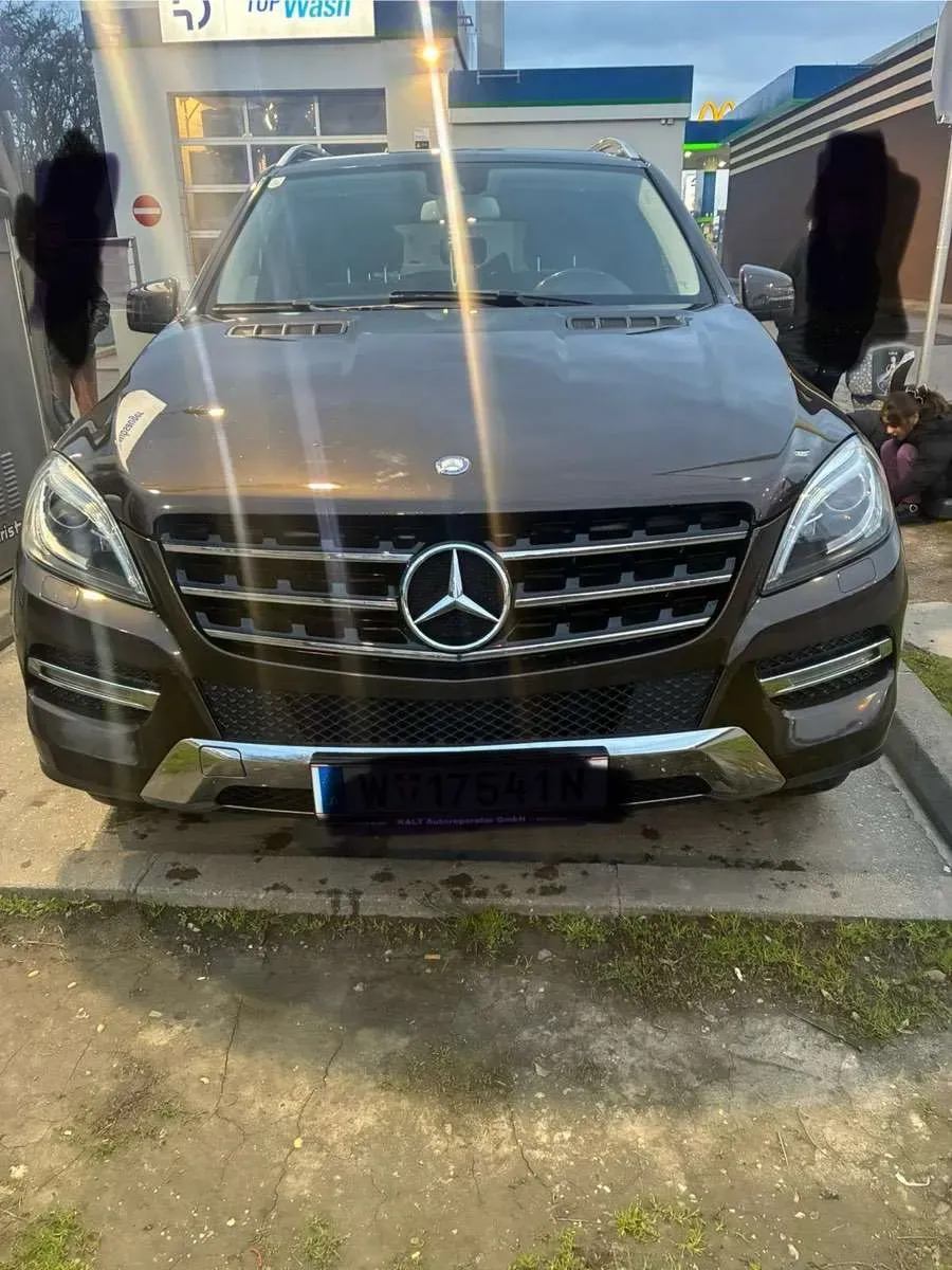 Mercedes-Benz M-Class 2012 photo 2