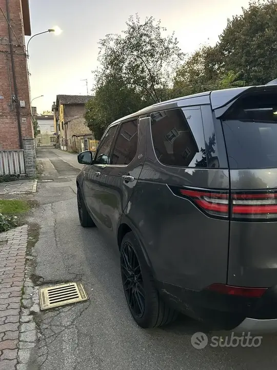 Land Rover Discovery 2018 photo 2