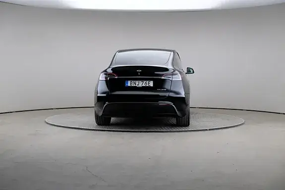 Tesla Model Y 2023 photo 2