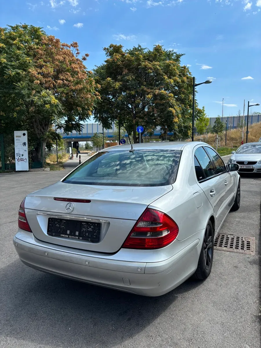 Mercedes-Benz E-Class 2002 photo 3