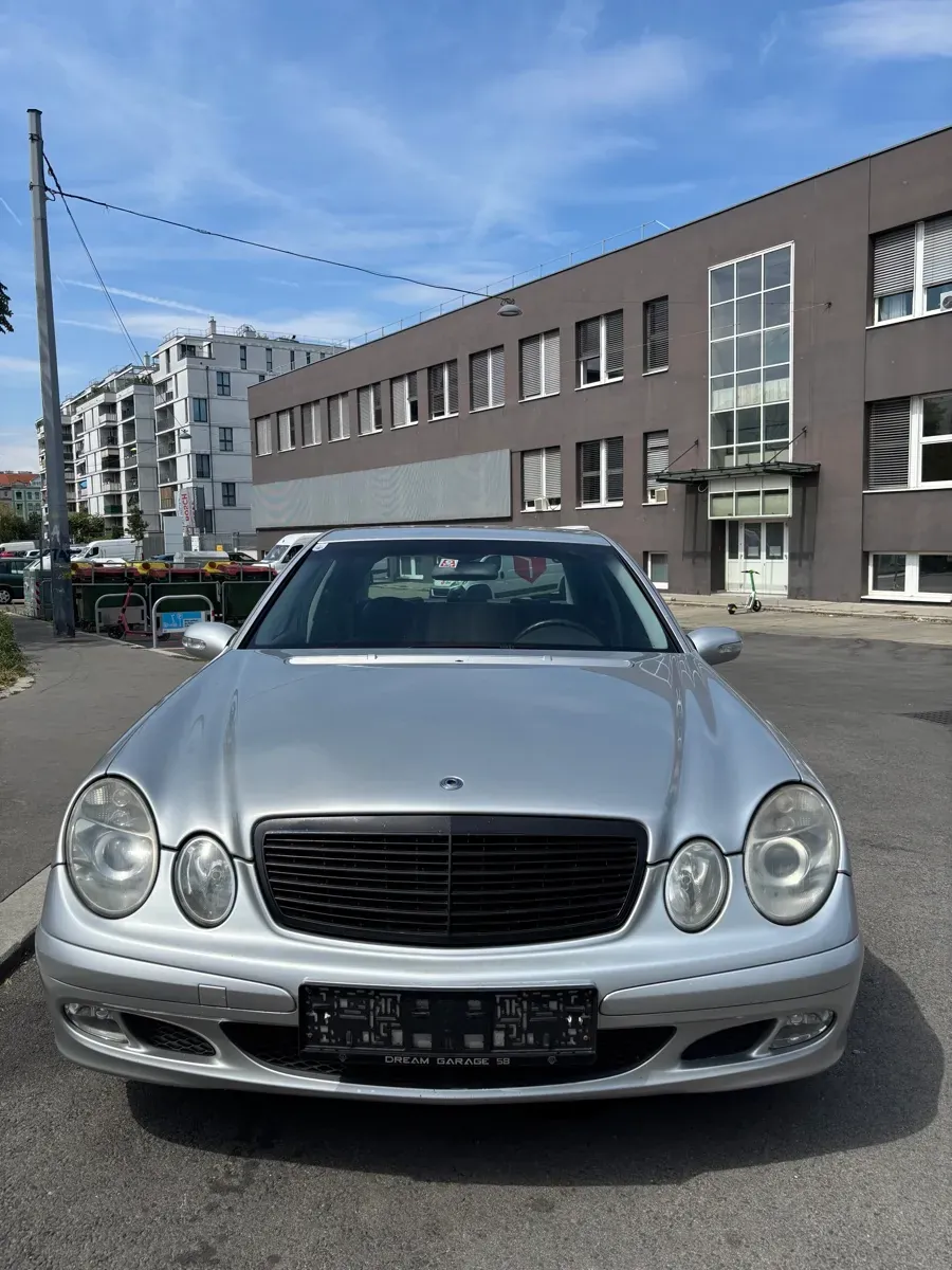 Mercedes-Benz E-Class 2002 photo 2