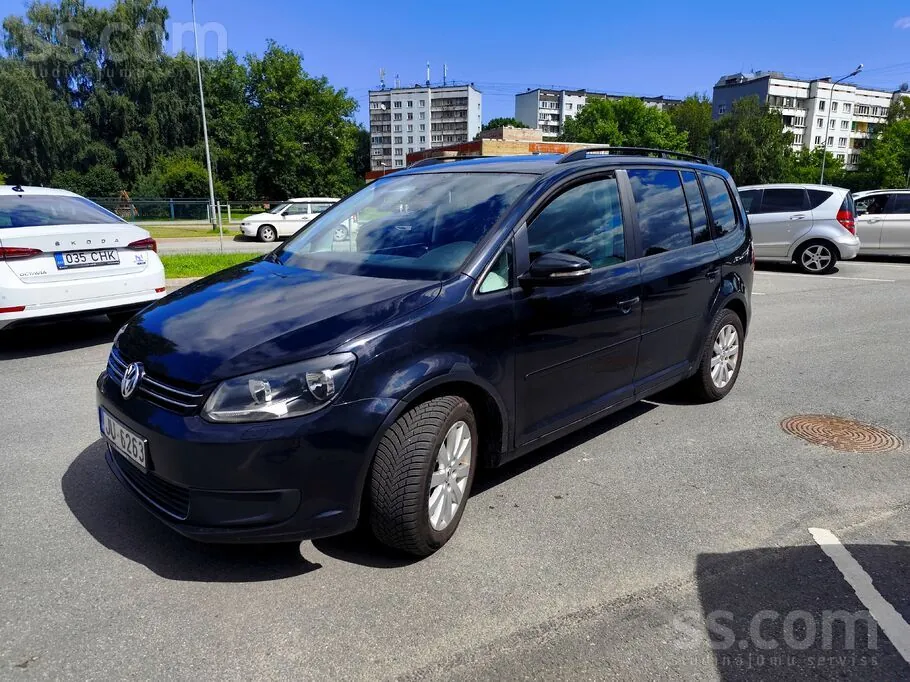 Volkswagen Touran 2011 photo 2