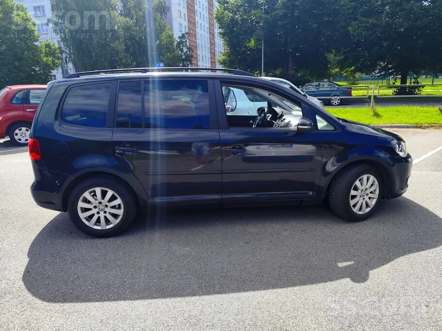 Volkswagen Touran 2011 photo 4