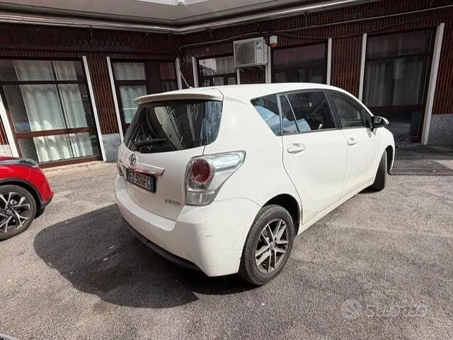 Toyota Verso 2015 photo 2
