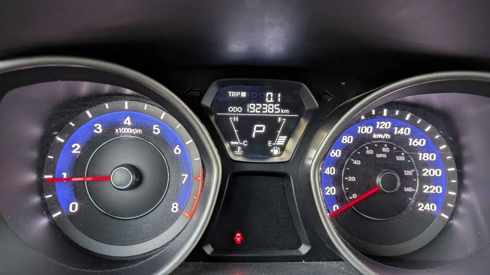 Hyundai Elantra 2013 photo 3