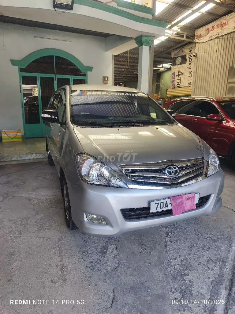 Toyota Innova 2010 photo 3