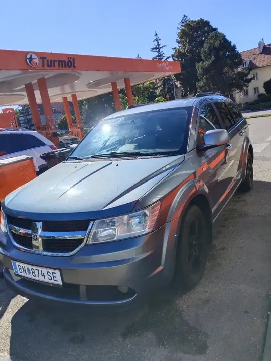 Dodge Journey 2010 photo 2