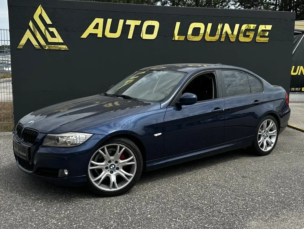 BMW 3 Series 2011 photo 2