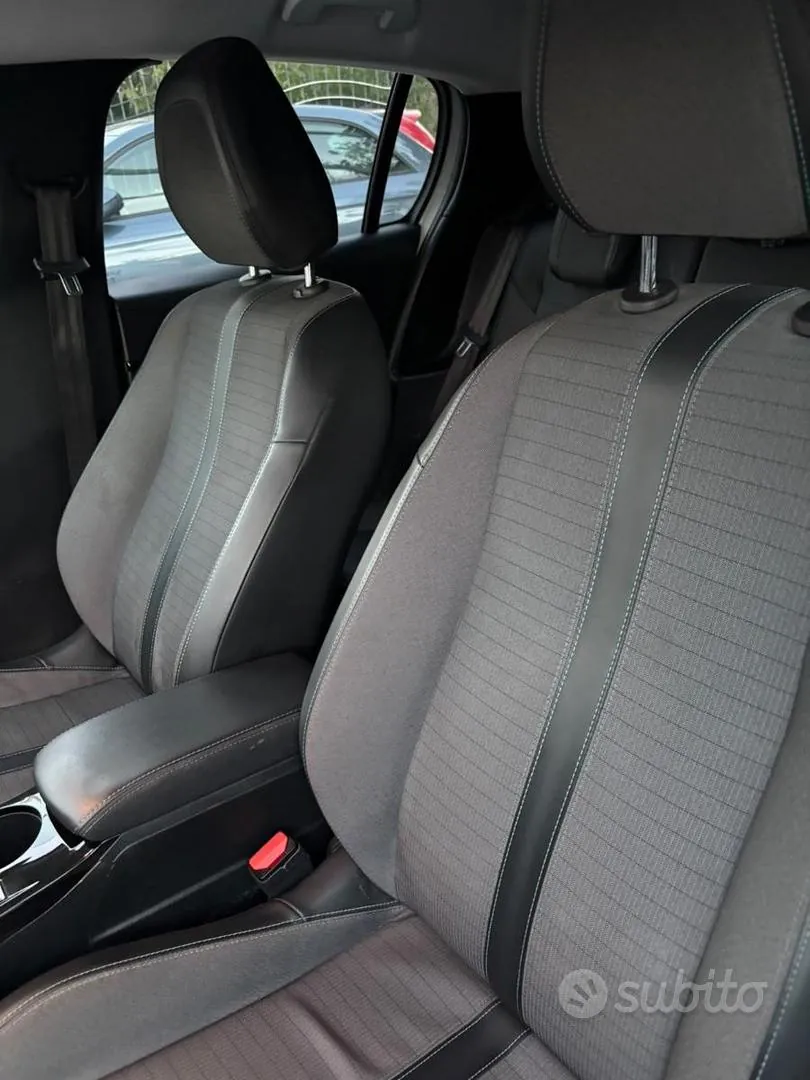 Peugeot 208 2021 photo 4