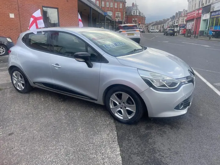 Renault Clio 2015 photo 2