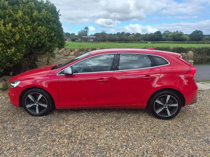 Volvo V40 2018 photo 2